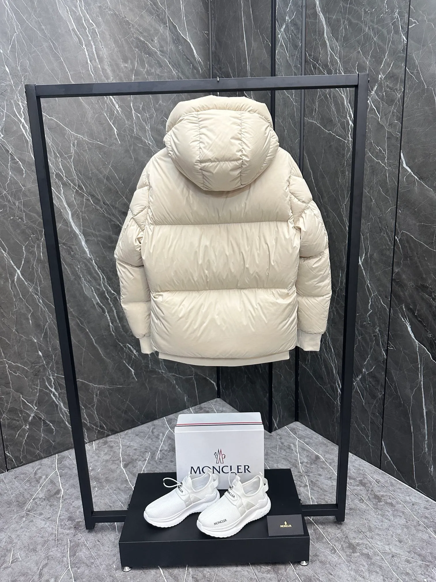 ⬆️Moncler Risler .90 . Lightweight . Risler ， 。 Risler ， 。 ， 。 • • • • • • • Size: 1-5. D 6773098630